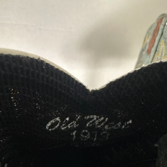 Kids size 1 Cowboy Boots - Picture 4 of 5